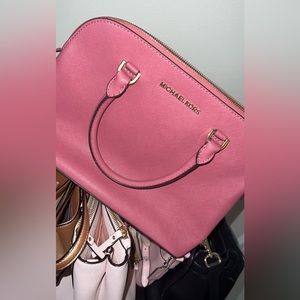 Lightly used MK purse. Medium size, shoulder strap included.